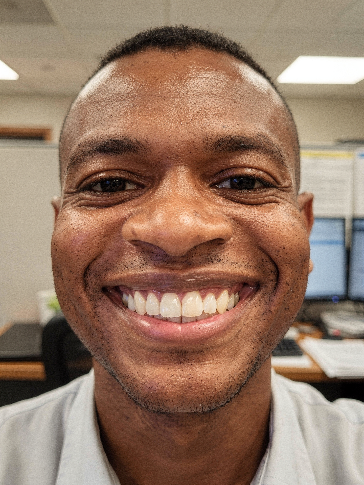 Avis client Gencivie - 19-homme-40ans-haitien-bureau-laval.png